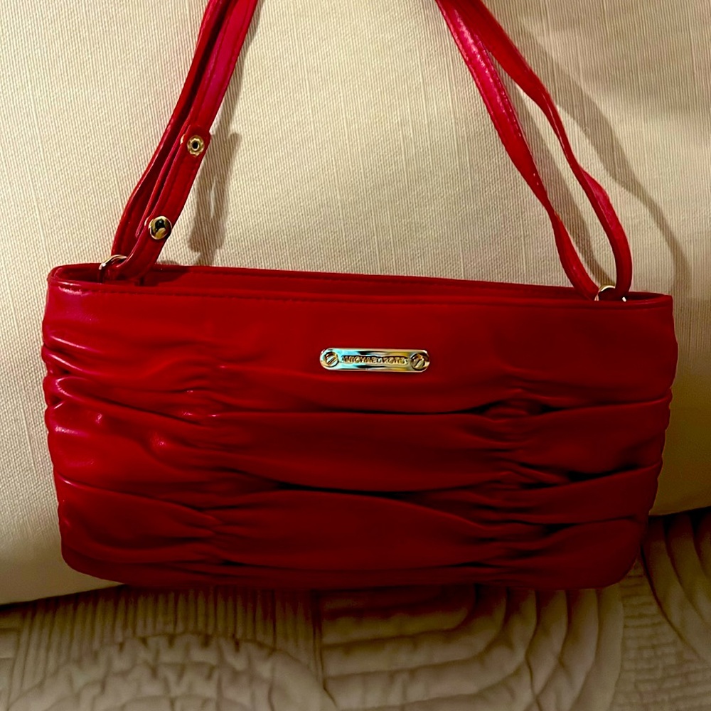 MICHAEL KORS WEBSTER RED 100% GENUINE LEATHER WALLET CLUTCH. NEW ONE OF A KIND.